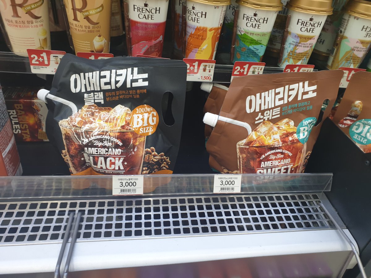 クリエイトリップ 韓国情報 Twitter પર 韓国コンビニ 韓国 コンビニ Emart24 で売られていた１リットルの コーヒー 価格は3000ウォンくらいでとてもお得 最近カフェもイートインできず持ち帰り飲みで結構な価格するのでとてもありがたい価格です