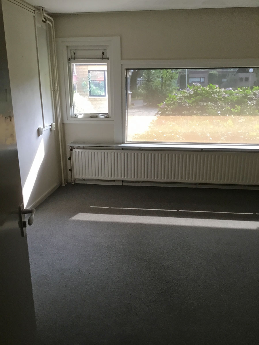 In een voormalig zorgcomplex in #Hoogeveen hebben wij #woonruimtes van ongeveer 45 m² beschikbaar. De voorzieningen zoals badkamer en keuken deel je met de andere bewoners. 

Interesse? Meld je aan via bit.ly/2F7hg52