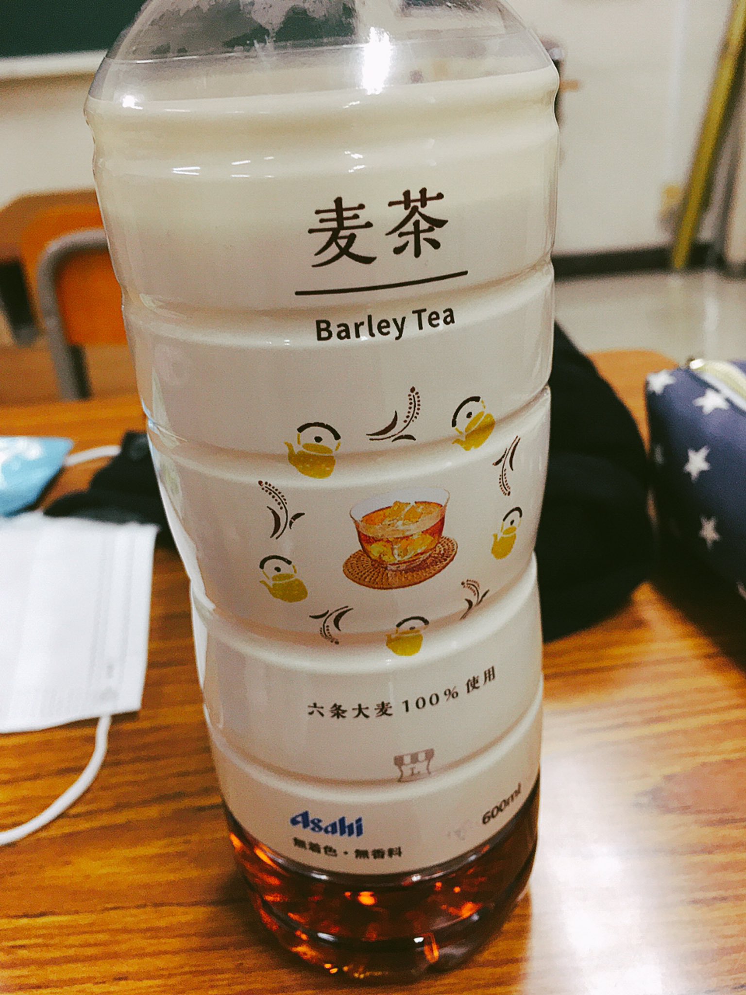 エン ローソンの麦茶がこのデザインになって私が買わなかったら 麦茶の英語名が Barley Tea バーレイ ティー ということすら知らなかった T Co Yhbrfdkhoz Twitter