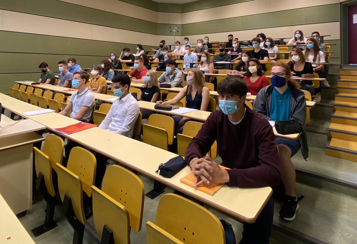 LaurentBigue's tweet photo. C’est la rentrée ! Bienvenue à la 5ème promotion du cycle post-bac #ENSCMu @ENSISA_Mulhouse : distanciation physique et masques au programme. https://t.co/s8xBtzLvut