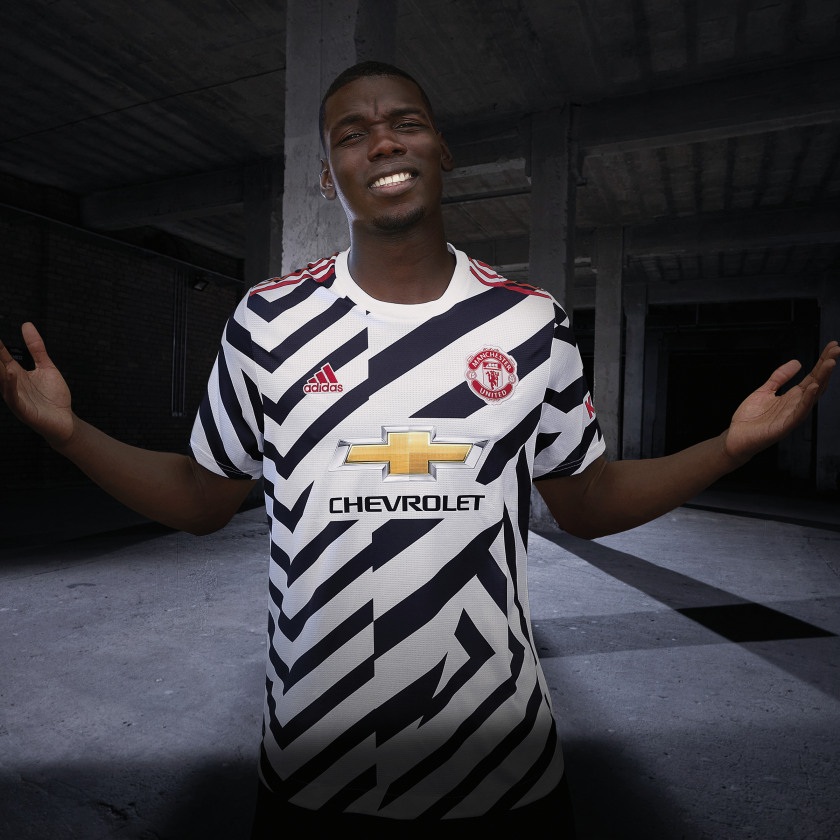 SiaranBolaLive's tweet photo. Official: Man United 3rd kit 2020/2021 https://t.co/HnVlg2UqOZ