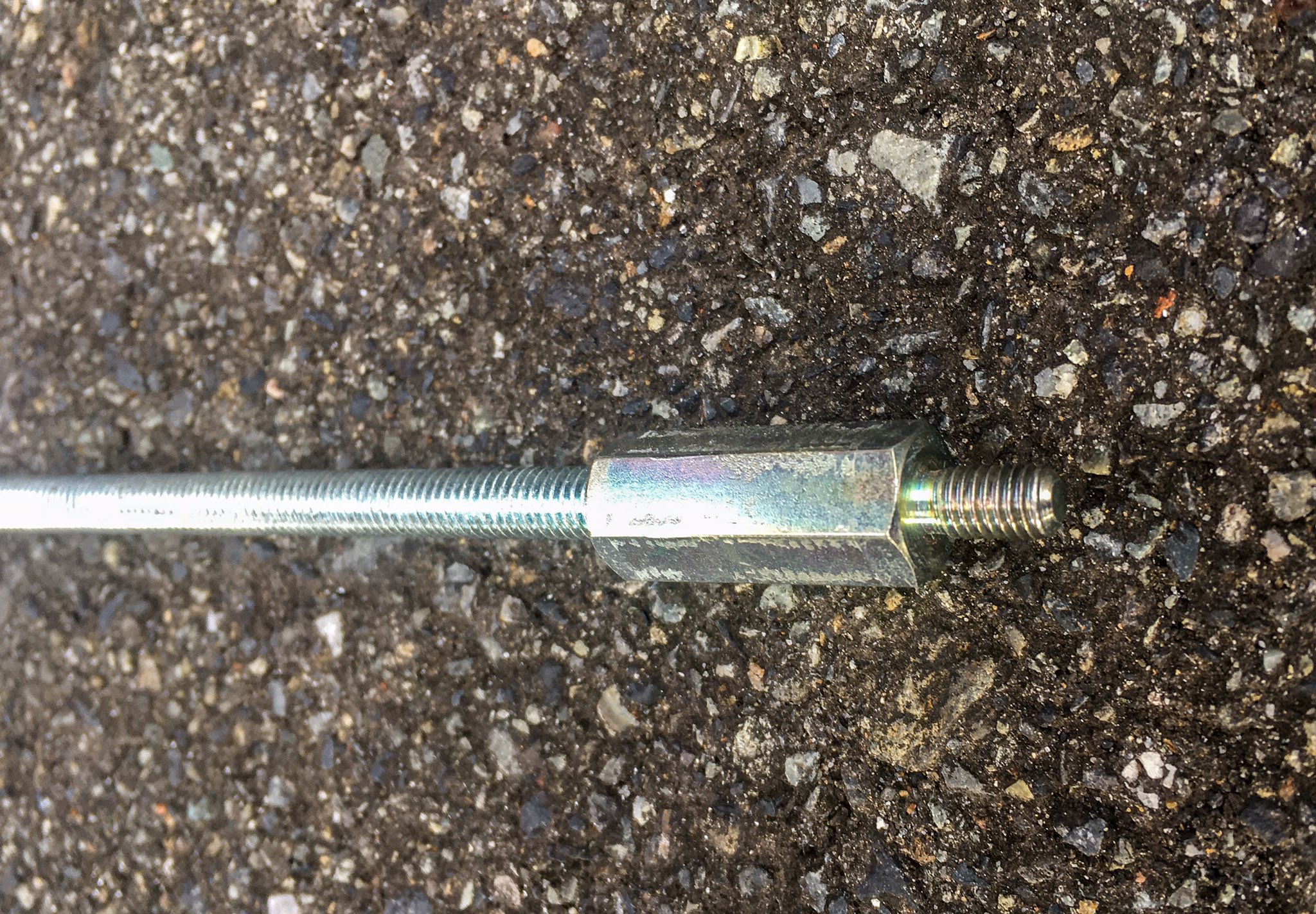 7m2cwo 超短波bcl 用自作 簡単カーアンテナ 1mのm6ネジ棒と M6 M5ジョイントをカインズで買ってきました 駐車場で早速装着 本当は10cm程度切り詰めたいものですね アンテナ は重いので停車し受信する時限定 感度は ショート 7m2cwo 超短波bcl 用自作 簡単カーアンテナ 1mのm6ネジ棒と M6 M5ジョイントをカインズで買ってきました 駐車場で早速装着 本当は10cm程度切り詰めたいものですね アンテナ は重いので停車し受信する時限定 感度は ショート