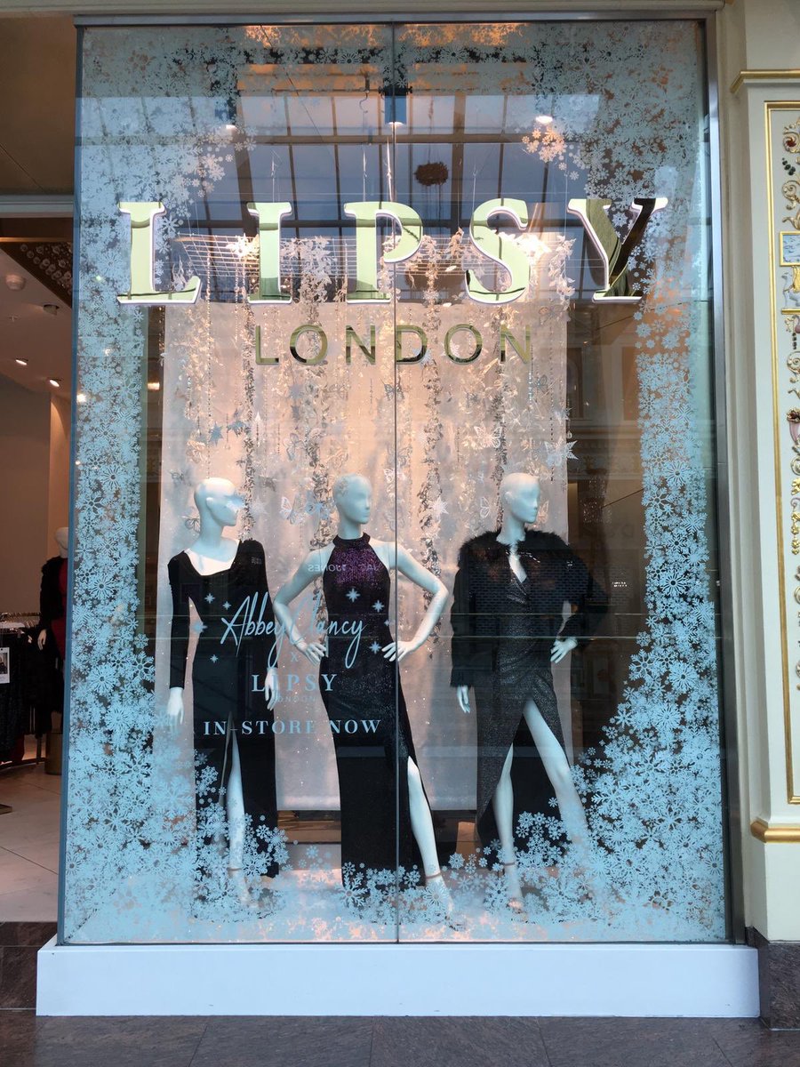 SDIDisplays's tweet photo. Throwing it back to last year’s Lipsy London Christmas windows ✨🎄

Backdrop and hanging garlands produced by us 💫 

For all your Christmas enquiries, get in touch!

 #design #windows #designer #custom #christmas #gettingreadyforchristmas #christmaswindows #seasonal https://t.co/0EXsGdQdEw