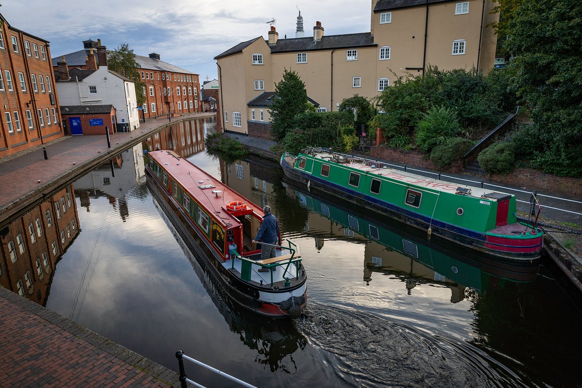 Dammo's tweet photo. Cambrian Wharf looking very quiet although a boat was moving through the canals in the early hours @BCNSociety @CRTWestMidlands @CRTBoating @brumpic #Birmingham Sad to see #theflapper closed https://t.co/ulUfMYIUNG