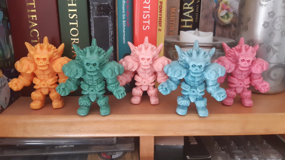 DavidFueleki's tweet photo. Die neuen Rakhnall-Figuren sind am Start. Ich werd die kommenden Tage noch mehr verschiedene Farben abgießen. Keine Farbe wird's doppelt geben.
#demonmindgame @TOKYOPOP_GmbH
#mimp #keshi #minifigure #monsterinmypocket https://t.co/M7IkfHIWcw