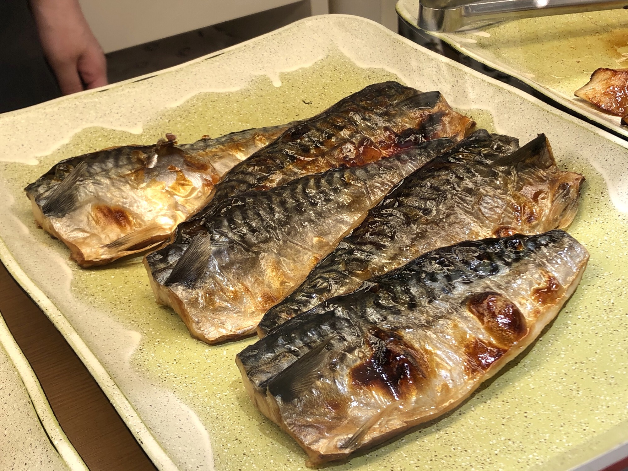 小田急百貨店 新宿店 公式 今日は美味しいお魚 が食べたい そんな日はぜひ本館地下2階 惣菜 弁当売場 築地なが田 へ こんがりとした焼き目がたまらない さんま塩焼き 1尾 658円 や リピート買いする方の多い さば塩焼き 1切 486円 など