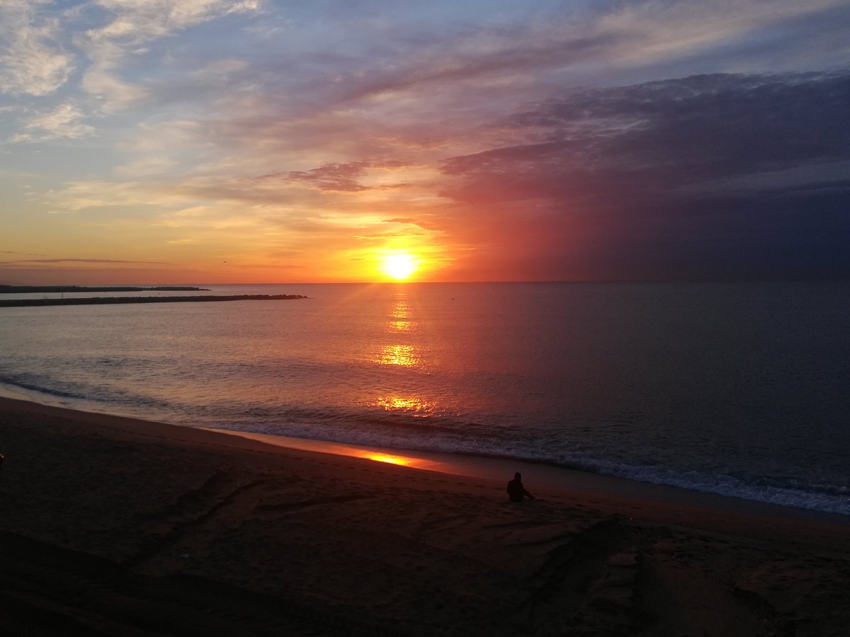 evaprietocoach's tweet photo. Madrugar tiene premio!! Este #amanecer es un gran regalo de la #naturaleza!! #gracias #aquiyahora #coaching https://t.co/4EdPkf2kt3