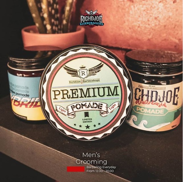 it is Tuesday
MEN'S GROOMING
Richdjoe Daily Pomade.

#rapiiturichdjoe
#richdjoedailypomade
#richdjoeproduct
#webarberinglikebreathing
#barbershopmalang
#malang