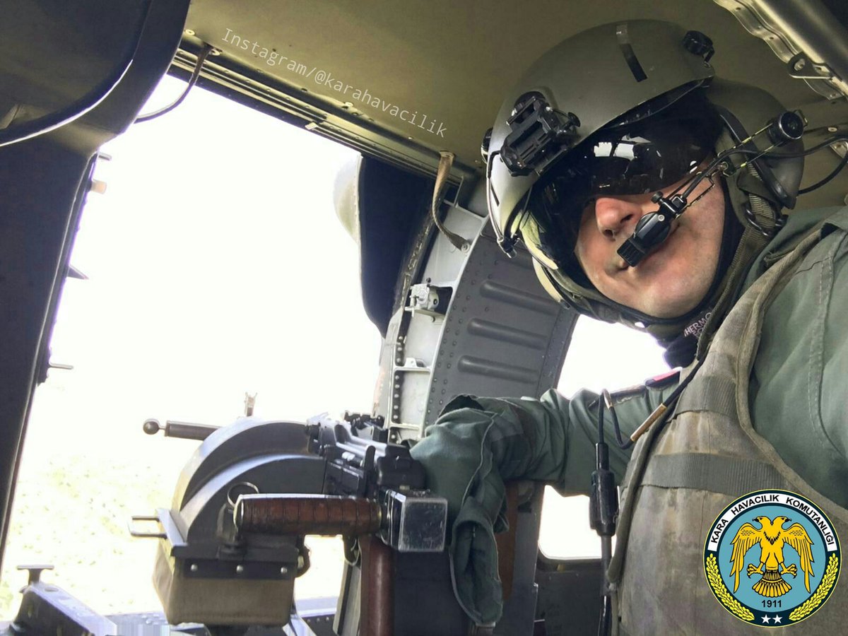 Genel Maksat Helikopterlerinde görevli Helikopter Teknisyenimiz. 
#KaraHavacılıkKomutanlığı 
#karahavacilik #teknisyen
#crewchief #doorgunner
