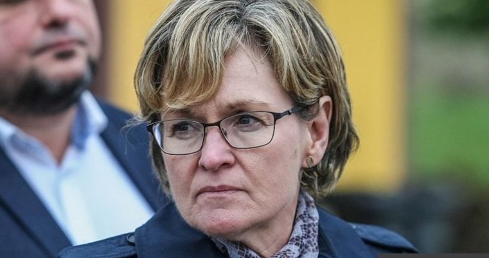 reporter_port's tweet image. #BREAKING: Mairead McGuinness has been announced as Ireland's #Europeancommissioner. She was nominated alongside Andrew McDowell for the role by the Irish government last week.
Phil Hogan resigned from the job last monthafter he faced accusations of breaching Covid-19 guidelines.