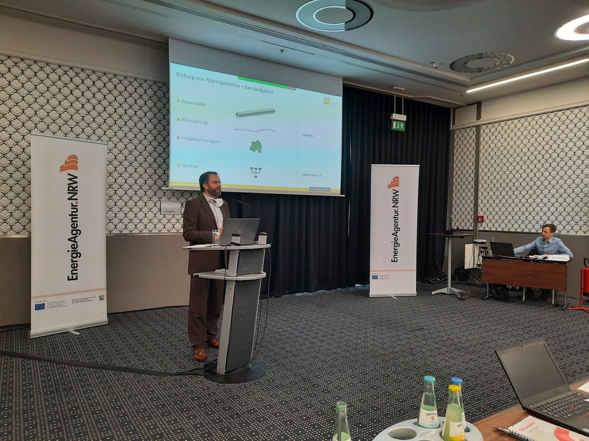 Jen_Friedrich's tweet photo. Torsten Frank / NetconnectGermany über den Prozess der #Marktgebietszusammenlegung von #NetConnectGermany und #Gaspool zum #TradingHubEurope Ziel der Umsetzung 1.10.2021 #H2NRW2030 @EANRW https://t.co/HV6AQSLMmP