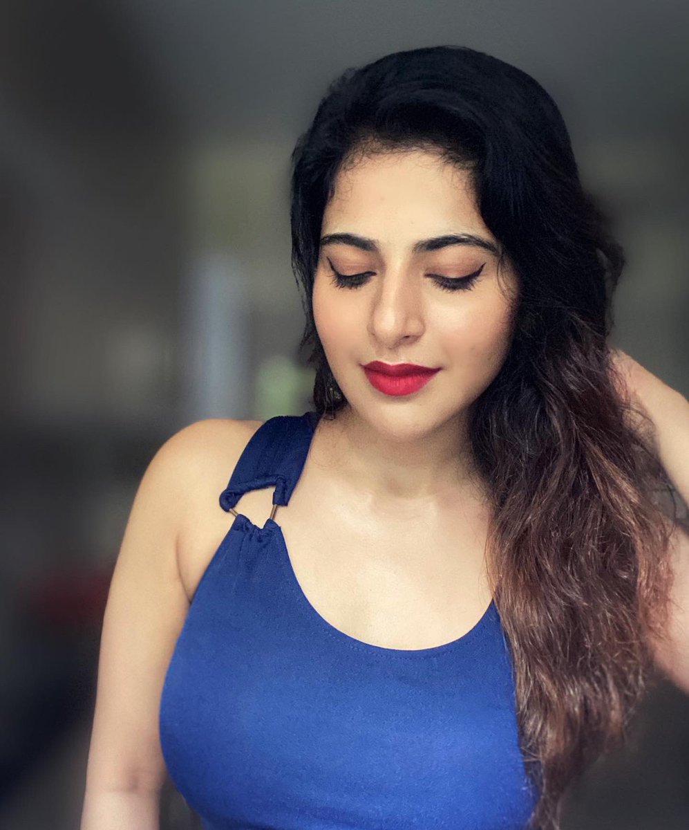 Ishmenon's tweet photo. Just 💙😏 https://t.co/xScN0aLT2E