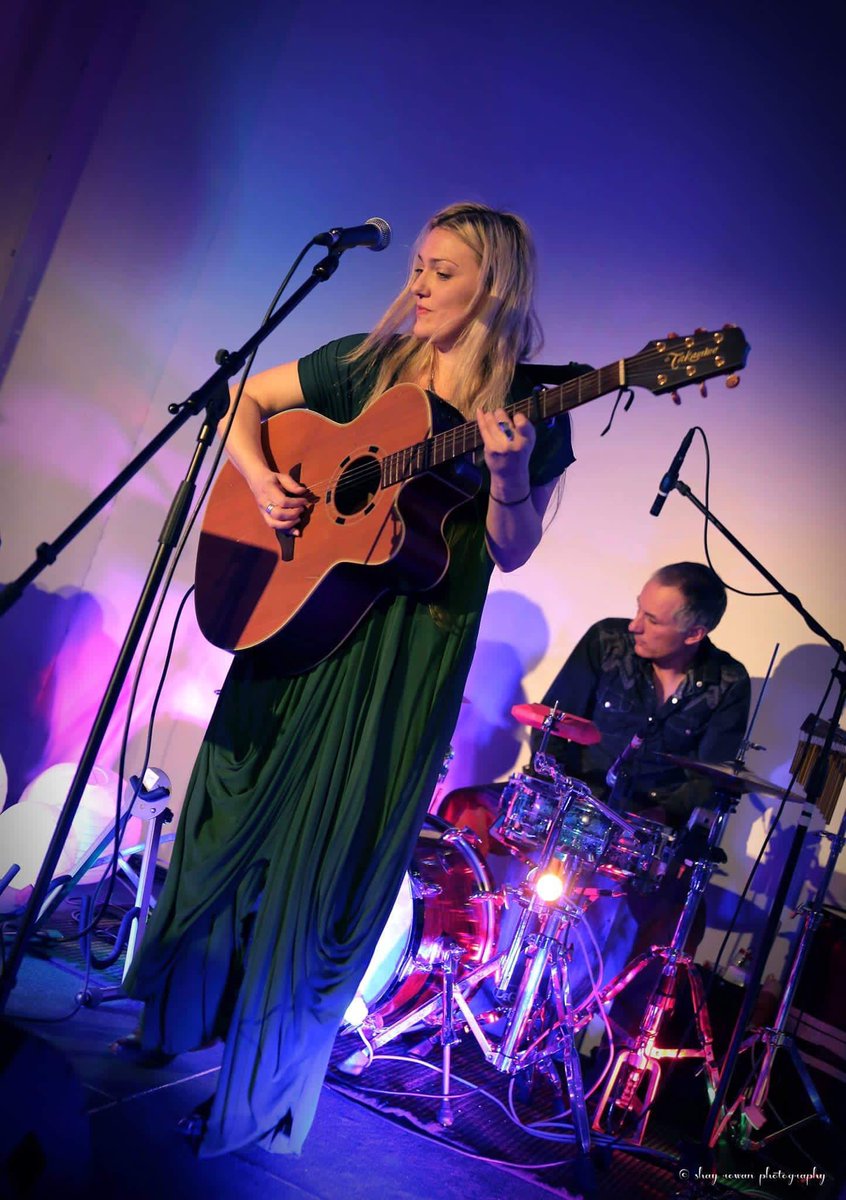 uklittlesparrow's tweet photo. Tonight! Tune into @Rothersonradio show on @SalfordCRadio at 6pm for a feature show on myself and the lovely @ElfinBow my musical sister! Photos taken by @shayster57 #featureshow #salfordcityradio https://t.co/JJxKUCJMW0