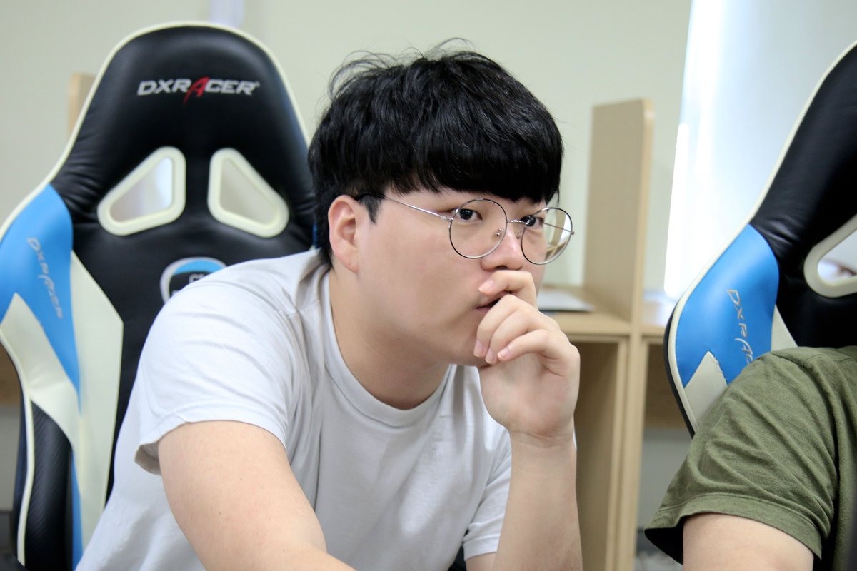 ENTUS_Progaming's tweet photo. PCS 2 ASIA DAY5 7시에 시작 됩니다 ✨
정상에 오를 수 있도록 많은 관심과 응원 부탁드립니다! #ENTUSWIN 👊
#OGN #ENTUS #오지엔 #엔투스 #PUBG #PCS2 https://t.co/Jznp0NvSdT