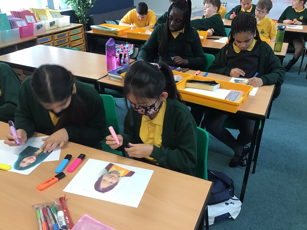 FalconsMPS's tweet photo. We are busy improving pictures of ourselves in Falcons. So of them are looking very colourful! https://t.co/cgpkjUflDL