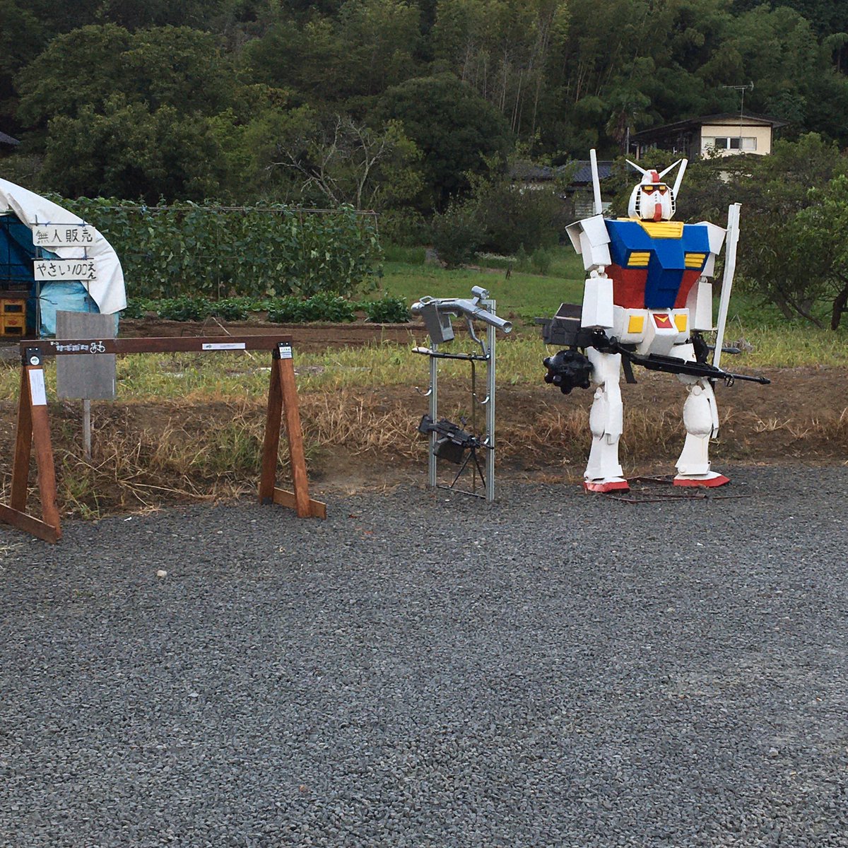 brutishdog's tweet photo. ガンダム（の隣にサイクルラック）大地に立つ。

ご利用ください。
#サギポタ
#へたれガンダム
#ふくいち
#サイクルボール https://t.co/CSRH4dqjl8