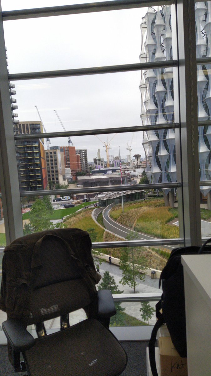 Feels like my first day of school!! 

#backtowork to a NEW office... NEW desk... NEW view!!! 

Ahghhhhrhrhrrr 

<a href="/penguinrandom/">Penguin Random House 🐧🏠📚</a>