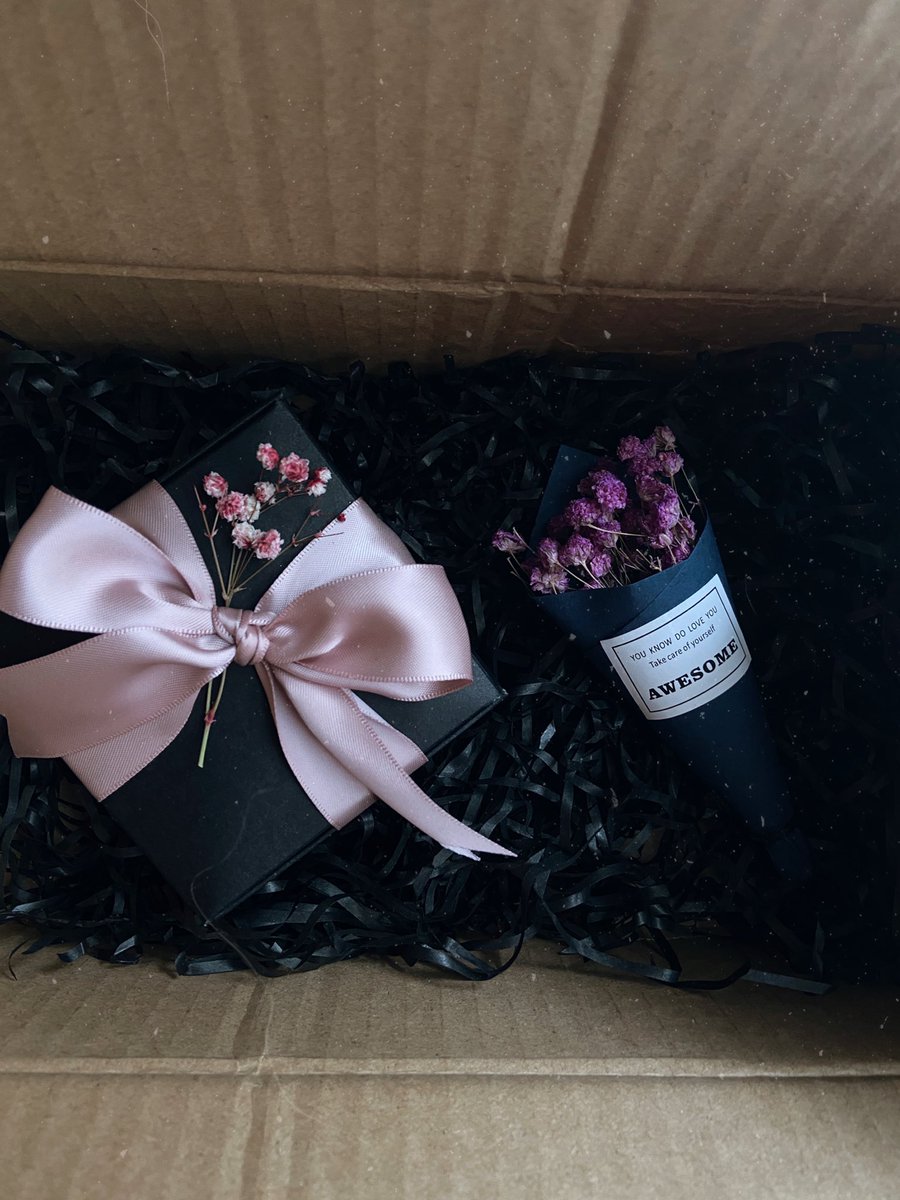 lustrousglam's tweet photo. Ready to ship! I love packing for your orders 🤗❤️ https://t.co/zDir6rg5qc