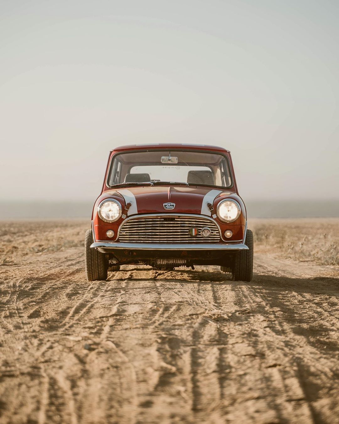 Mini The Classic Mini Is An Oasis Of Cool In The Desert Heat For Ig User Cory Lee Classicmini Desert Sand T Co W1qwh5rcnh Twitter