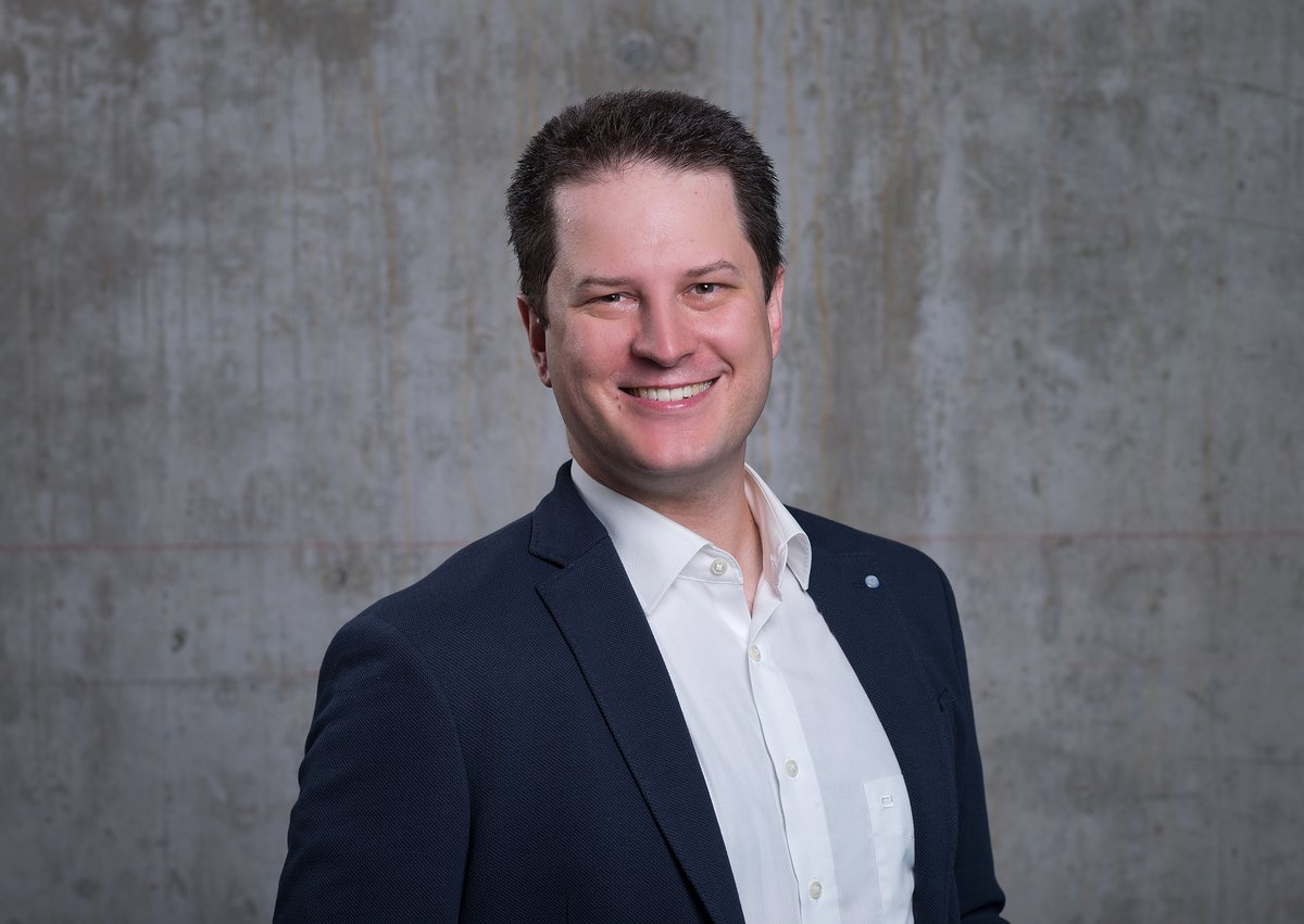 Meet Raoul. Born and raised in Croatia, he resettled to Germany a few years ago and now is a director at Syncier and Agile Coach, training and restructuring teams using agile methods. Interested? Join the Syncier Transformation Team! #Insurtech  #joinus
syncier.com/en/career