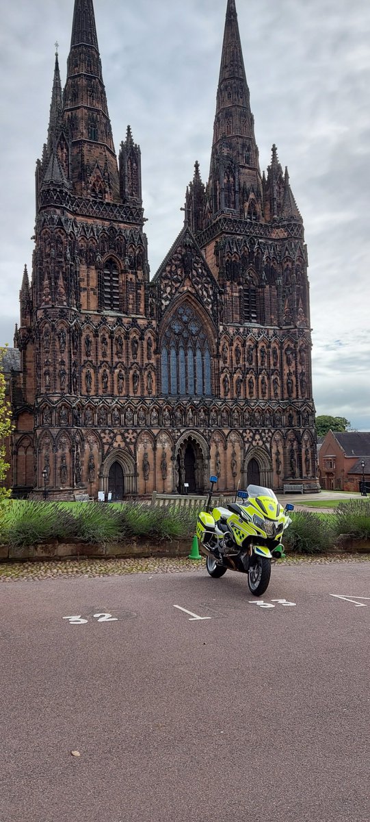 Working in the #Lichfield area today. You can't come here and not get this picture. 
<a href="/LichfieldPolice/">Lichfield Police</a> 
#oplightning #fatal4