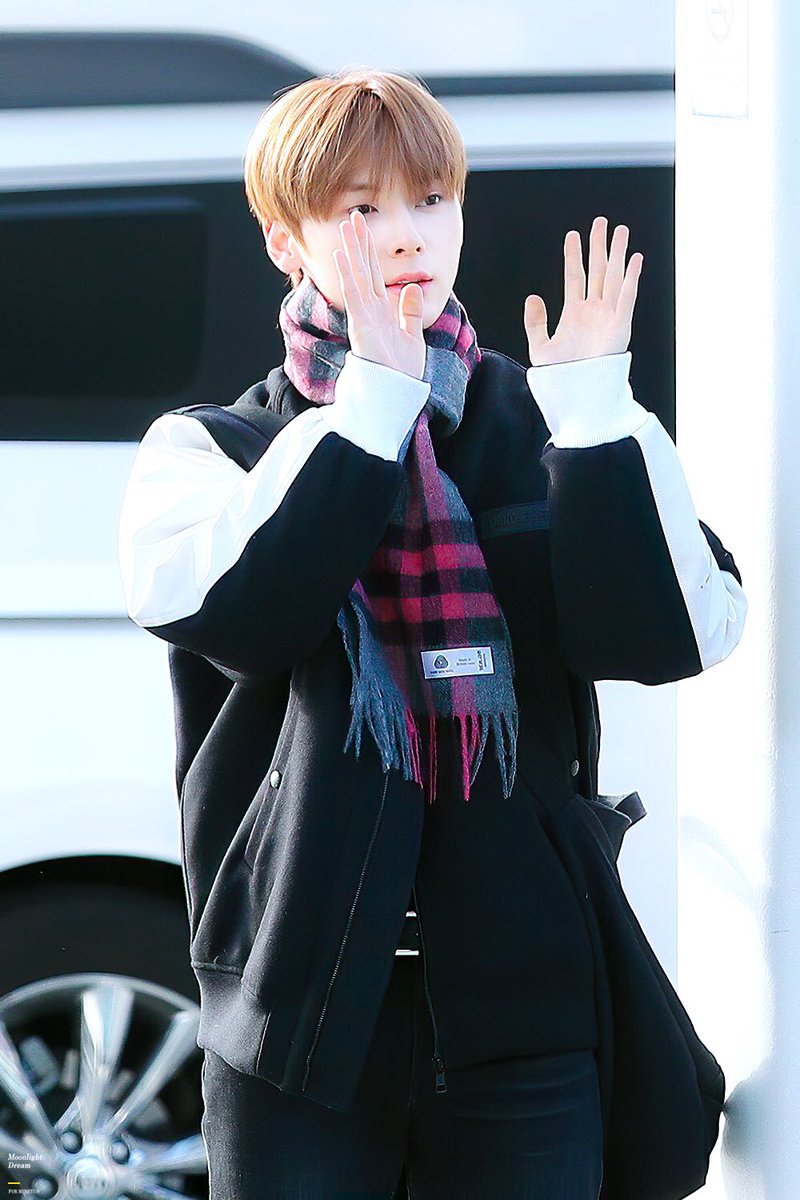 GVGSHOP's tweet photo. Hi fellas!! Do you remember the Hwang Min-hyun muffler crisis last year? We're back again. You can meet us at GVGSTORE this week. Wait for those who haven't found it yet! #Minhyun #NUEST #Minhyunmuffler #AbrahamMoon #pinkcheck https://t.co/JvKs5uZxIt