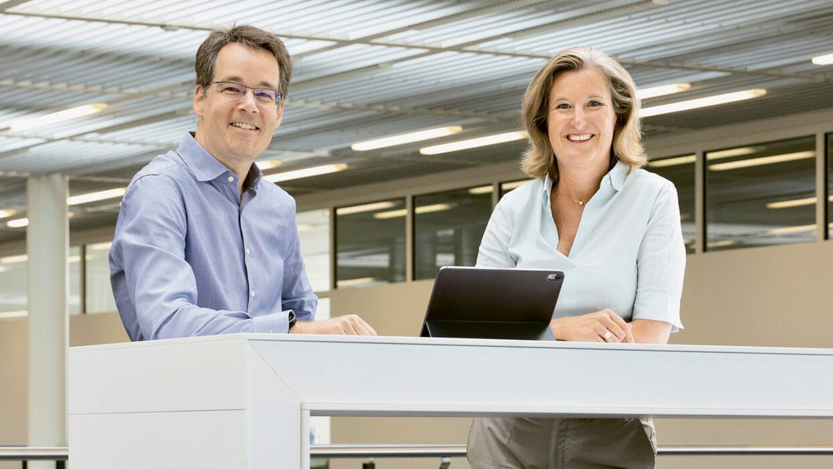 Aus dem aktuellen Cargo Magazin: Der neue Verwaltungsratspräsident Eric Grob und Désirée Baer, seit März 2020 CEO von SBB Cargo, reden über die Ziele der neuen Führung, den Partner Swiss Combi und über die Gemeinsamkeiten von Golf und Güterwagen. https://t.co/m9mLllPlF5 /Im https://t.co/ULPcRrWAUa