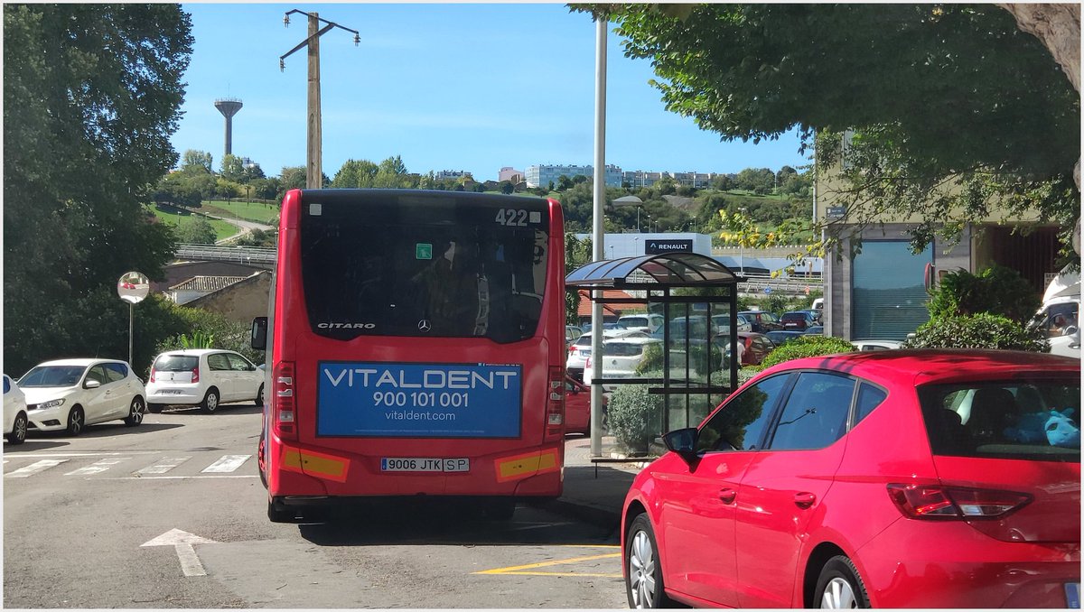 BlogBusurbano's tweet image. Sentimos "desilusionarte" pero... esta nueva #ParadaAccesible desde hace unos días (#Par020 ante la Iglesia del Carmen en #OsCastros) ya no es "la cabecera oficial" de la #Lín2
(lo es la anterior, #Par035).

Es simplemente anecdótico :)

Por lo demás...:
