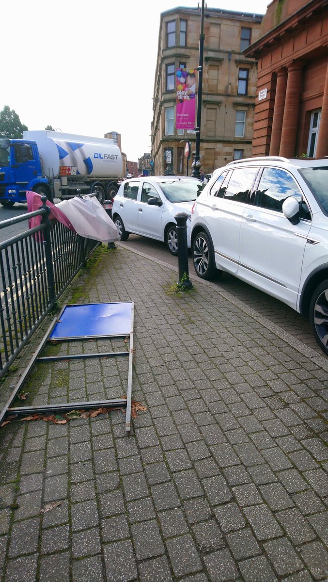 yokecoco's tweet photo. @GlasgowCC @SustransScot you are going to such efforts and expense to create #spacesforeveryone. Blocking up pedestrian areas is not ideal. This is not a car park @glasgowlife @KelvinHall16 @AnnaLangside #yorkhill #kelvingrove #finnieston https://t.co/R2NoIdilgw