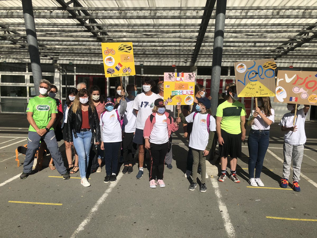 ClgFGarandeau's tweet photo. Tour de France (1)- Le club des supporters, élèves et adultes, du Collège Garandeau de La Tremblade avant leur départ pour rejoindre le  parcours du Tour 2020 ! #TDF2020 #EchappéeMaritime @DSDEN17 @acpoitiers @departement17 https://t.co/JdAUGpR2VM
