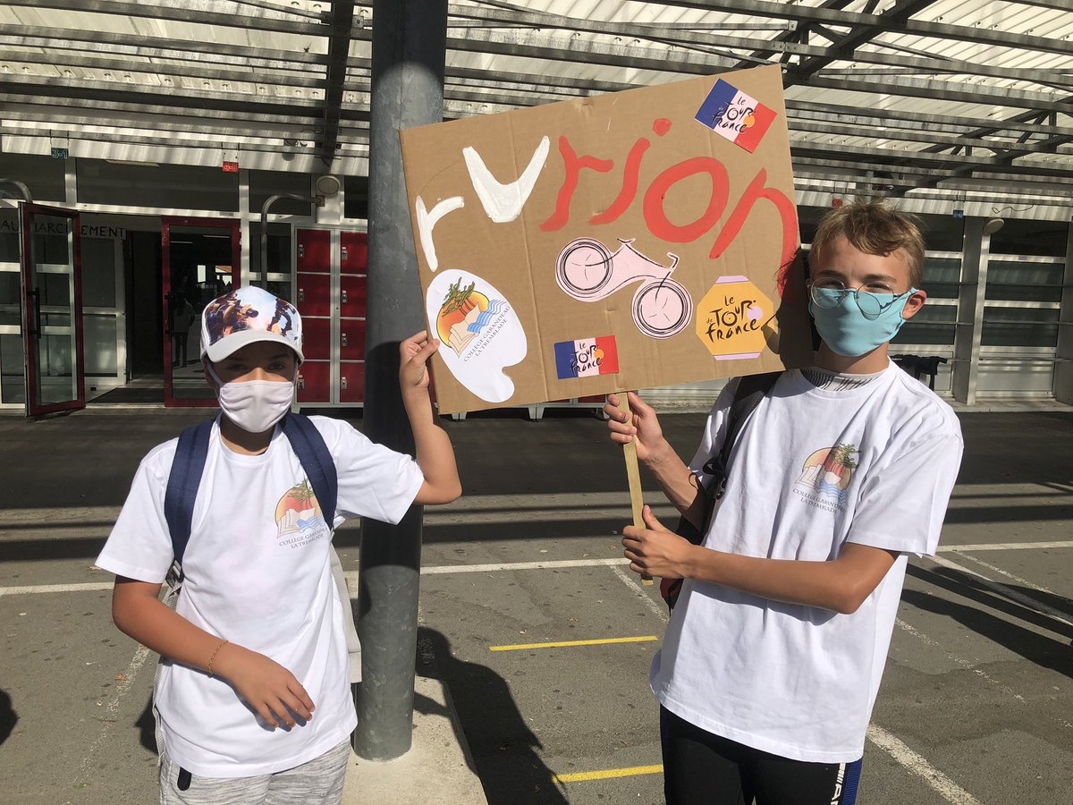 ClgFGarandeau's tweet photo. Tour de France (1)- Le club des supporters, élèves et adultes, du Collège Garandeau de La Tremblade avant leur départ pour rejoindre le  parcours du Tour 2020 ! #TDF2020 #EchappéeMaritime @DSDEN17 @acpoitiers @departement17 https://t.co/JdAUGpR2VM