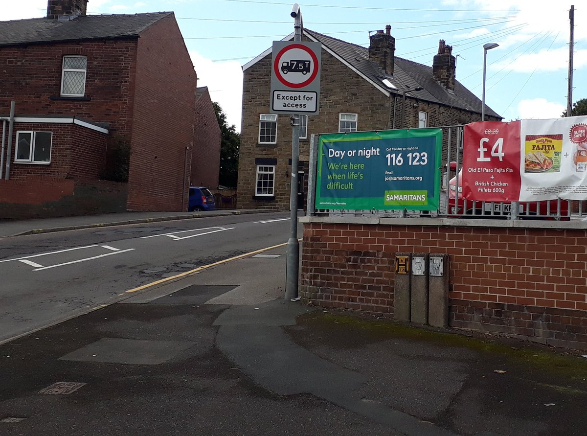 BarnsleySamari1's tweet photo. Big thank you to #TheCooperative for supporting @BarnsleySamari1 raising awareness around our community. Working together we can reach so many more people who are finding life difficult. You are never alone 💚💚 call us day or night on 116 123. https://t.co/2gL7kbfxYM