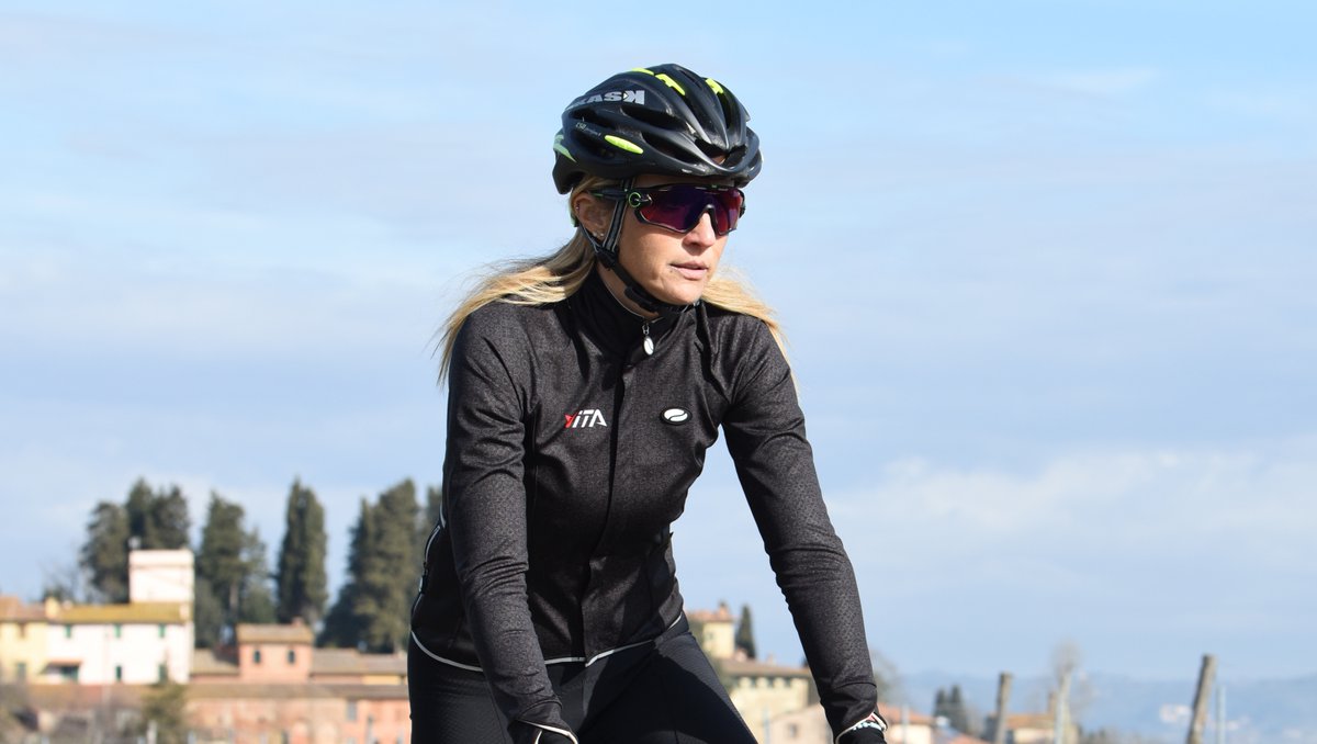 ParentiniNL's tweet photo. Parentini Bikewear: Your sport, our passion⁠.

De "VITA" is praktisch en ideaal voor alle seizoenen die ons land kent. 

#parentinibikewear #madeinitalie #yoursportourpassion #wielrennen #designyourkit #performancewear #cyclingappareal https://t.co/BvclU41DGP