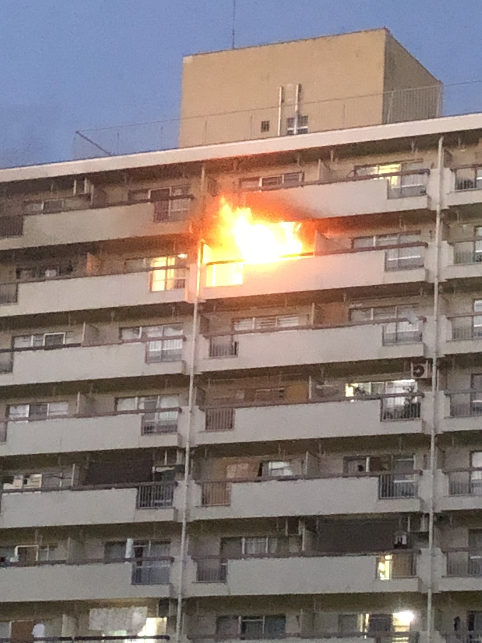 板橋区高島平の団地で火事が起きている画像