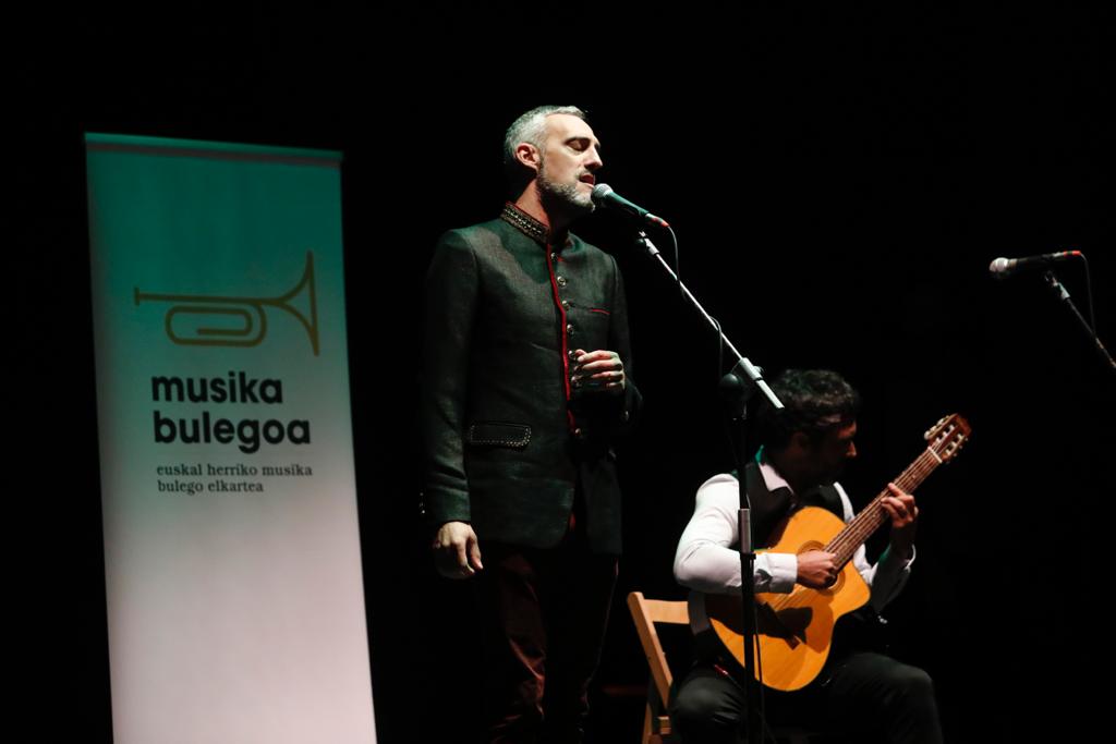 Antzoki_Sarea's tweet photo. 📣 Hoy estamos en el teatro Arriola de Elorrio para conocer los proyectos de las y los músicos vascos: Thierry Biscaray, Hatxe, Xatiro y otros grupos han venido a dar a conocer sus propuestas. https://t.co/Yf33B4xkDB