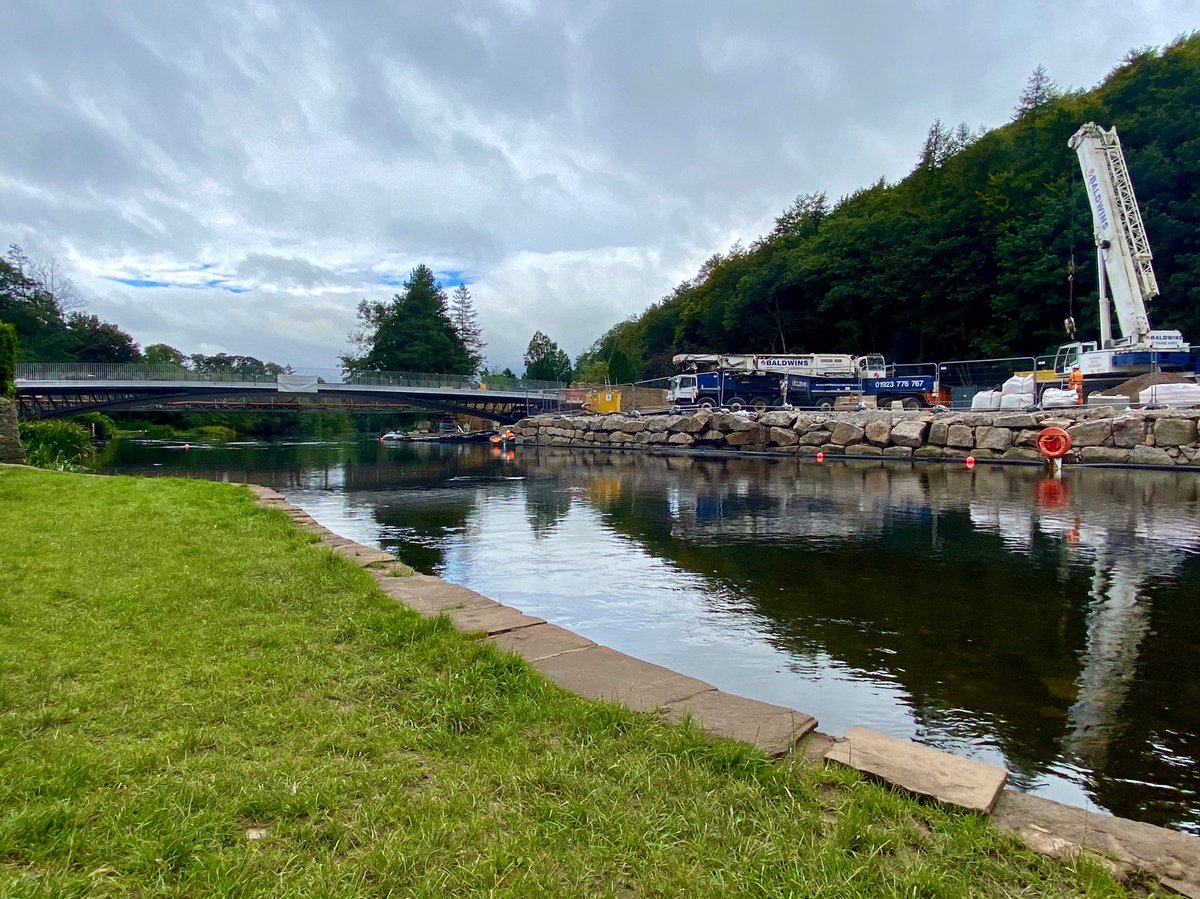 CrownPooleyB's tweet photo. The crane has arrived to lift the temporary bridge out. 
Exciting progress! We’re nearly there!
Perfect views from our riverside garden and roof terrace. 
Heated booths available incase the rain turns up! https://t.co/zQQF1ORzvv