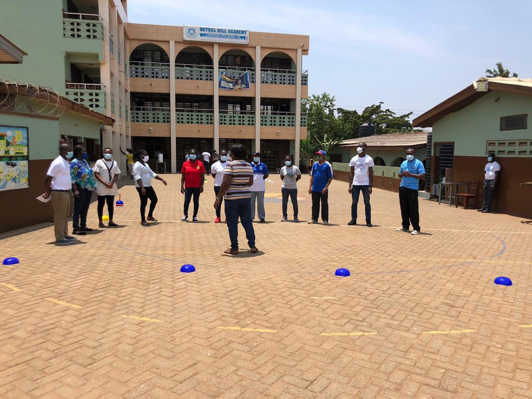 WaterAid_Ghana's tweet photo. Clubs and associations in schools are fun-platforms to entertain and learn. WaterAid Ghana, in partnership with Right to Play, has trained 45 teachers on hygiene and sanitation good practices using a play-based approach. #COVID19 #WASH #SchoolWASH #Sanitation #MOI #MSWR https://t.co/7fGPv59Mb5