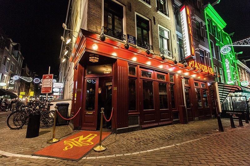 SusieHaldar's tweet photo. Remember this lovely evening @MarkHallinger and @carolineshawley? #SAMASEBO tasty #Indonesianfood and then after dinner cocktails at #Pianobar 🎹🎶 #amsterdam #WeMissIBC #IBC2020 @IBCShow https://t.co/5cq7hdX4Ve