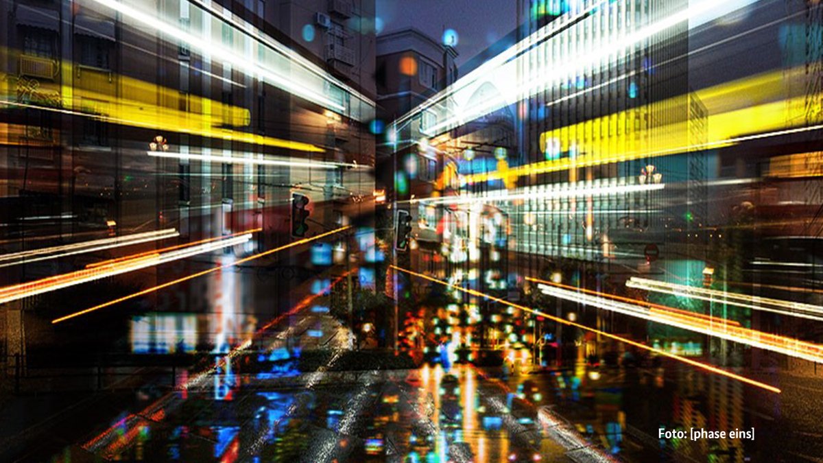BMI_Bund's tweet photo. "Das ist ein kraftvoller Impuls für die #Digitalisierung unserer Kommunen." BM #Seehofer zu 32 ausgewählten Modellprojekten Smart Cities. 350 Mio € stehen zur Verfügung, um digitale Strategien für das Stadtleben der Zukunft zu entwickeln & zu erproben.
➡️ https://t.co/EsKawu6vjo https://t.co/3tI66OoPKl