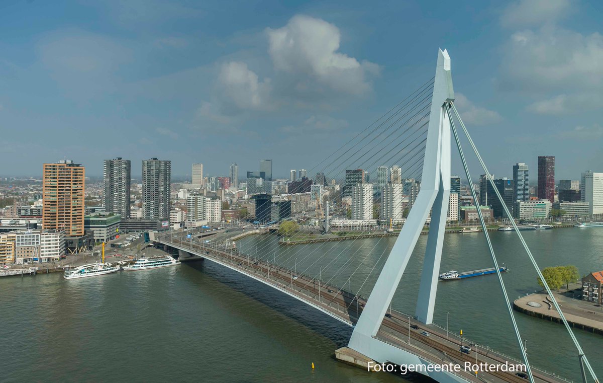 Stadsbeheer010's tweet image. Komende nachten t/m 10 september zijn er #Werkzaamheden aan een aantal #Bruggen. De op afstand bestuurbare bediening krijgt een upgrade, zodat de bruggen helemaal klaar zijn voor de toekomst. Komende nacht de #Erasmusbrug en de #Rijnhavenbrug. Meer info: bit.ly/3h66cSH