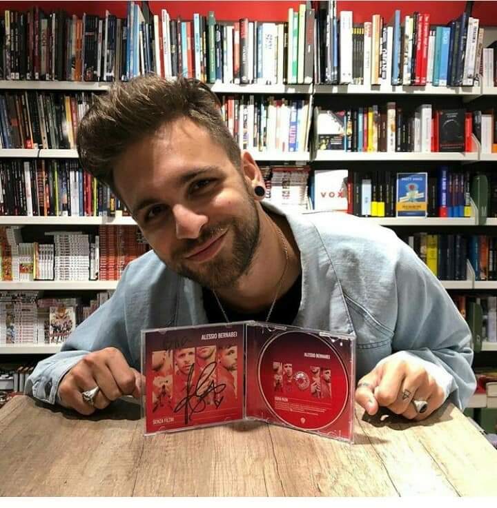 ABernabeiFCOff's tweet photo. 2 anni di #SenzaFiltri 
@alessiobernabei https://t.co/X4pGruHw5q