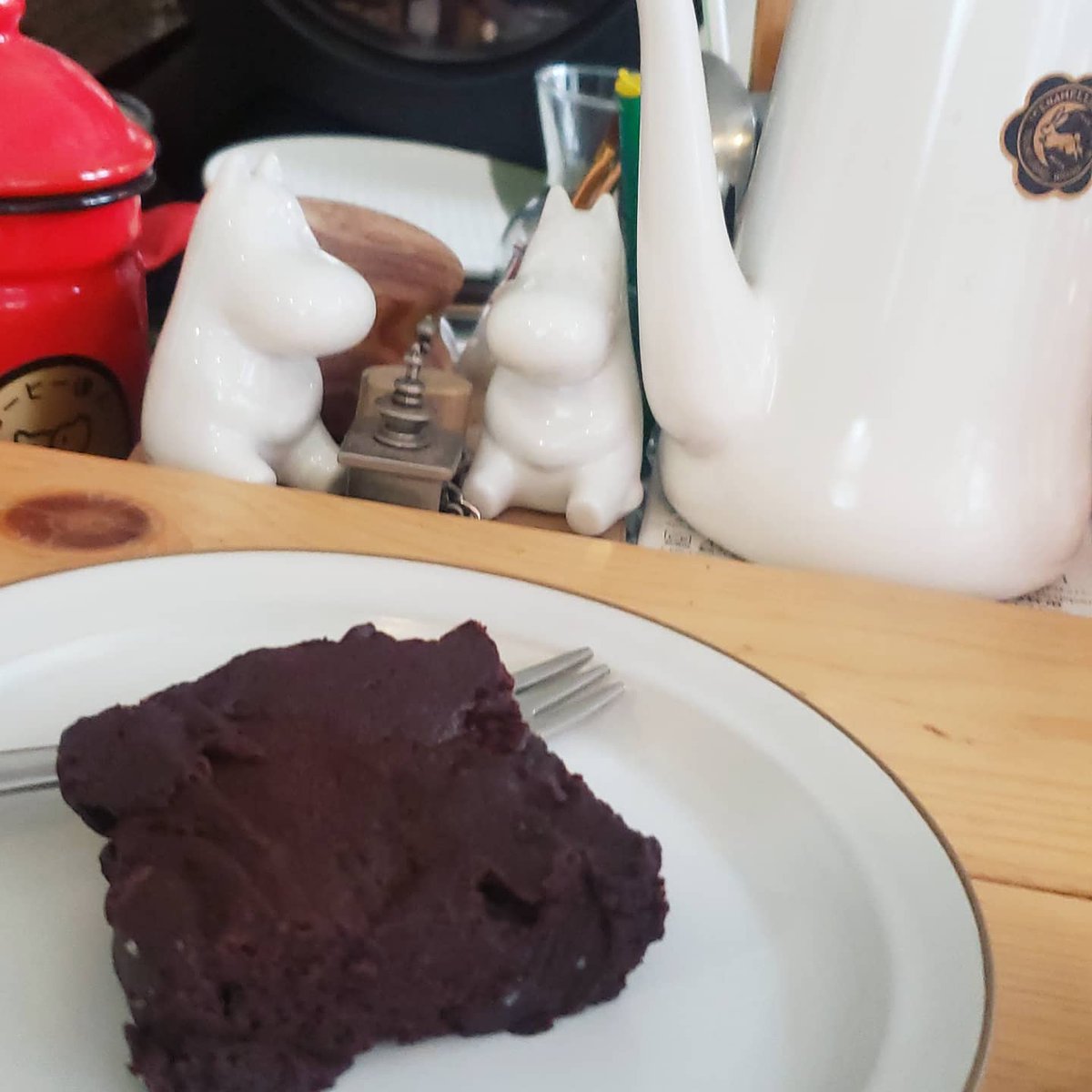 cccarmenchow's tweet photo. #teatime
#hongkong
#coffeeshop
#yellowrestaurant
#support https://t.co/m48EdRj7Kp
