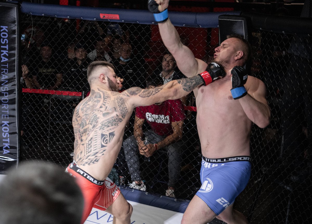 EMC_Promotion's tweet photo. Poland's Damian Olszewski (3-3) scored a HUGE upset victory over bodybuilder & social media star Erko Jun (3-2) on Saturday night at #EMC5.
Full photo gallery on our Facebook page. https://t.co/lbRSI72KkB