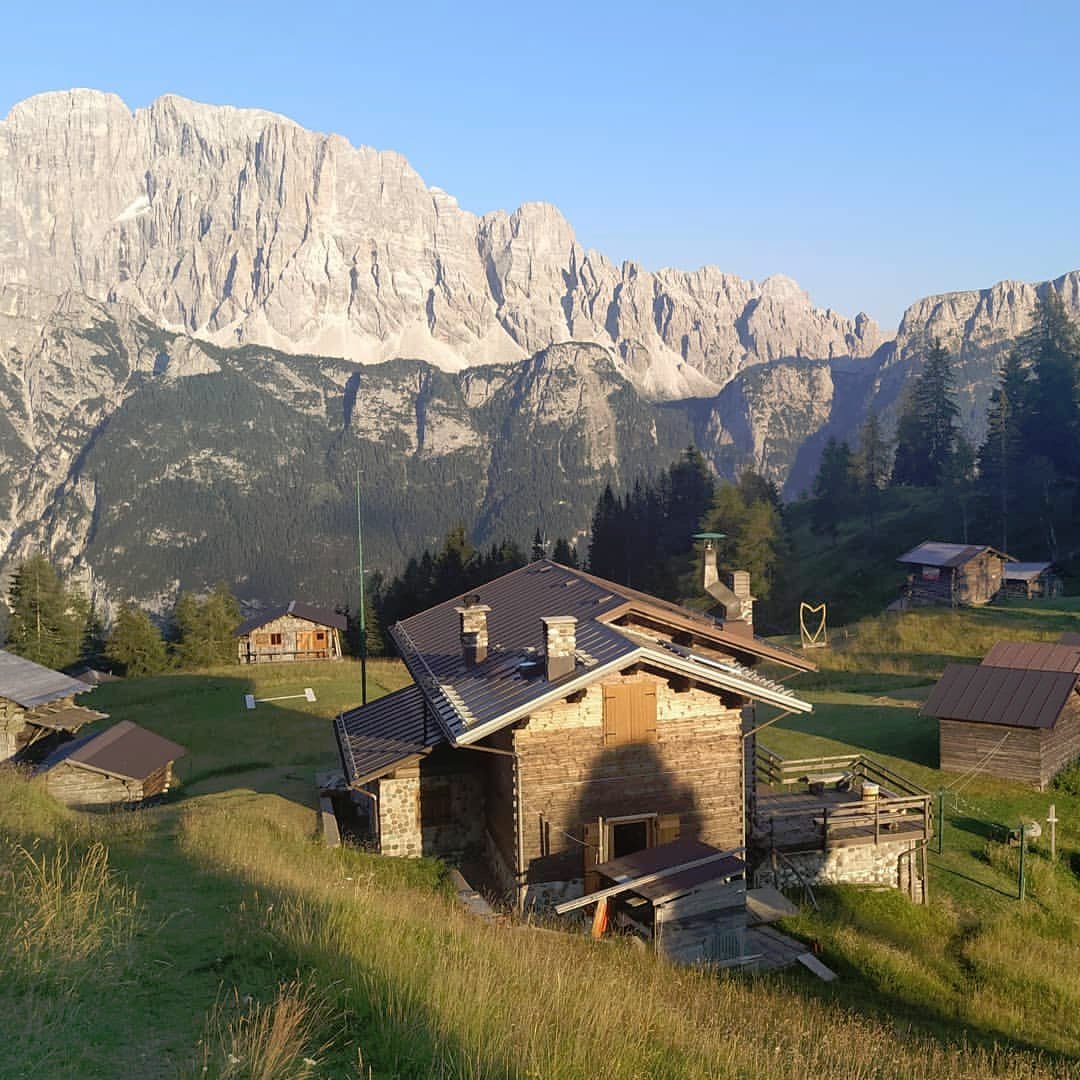 dolomiti_it's tweet photo. #plansfortheweekend: hiking to Rifugio Sasso Bianco in San Tomaso Agordino (BL)
📸 Rifugio Sasso Bianco

#dolomitiamo #rifugidelledolomiti https://t.co/SfDbMcnX2P