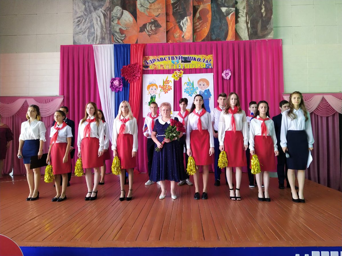 6_mbou's tweet photo. @kobr_nmsk Долгожданная встреча со школой состоялась  у одиннадцатиклассников МБОУ "СОШ №6"на торжественной линейке, посвящённой Дню знаний и началу нового учебного года.На линейке  присутст��овал почётный гость -  иерей Антоний Панченко. https://t.co/4fAhmWluJR