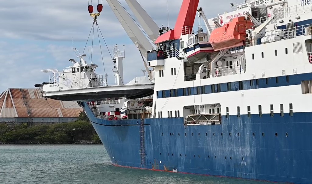 TAAFofficiel's tweet photo. Récupéré à l’OP1-2020 pour l’arrêt technique, il est reparti à bord du #MarionDufresne lors de l’OP2. Il vient de rejoindre le Golfe du #Morbihan et Port-aux-Français pour 5 ans. https://t.co/9kYeUKlHsh