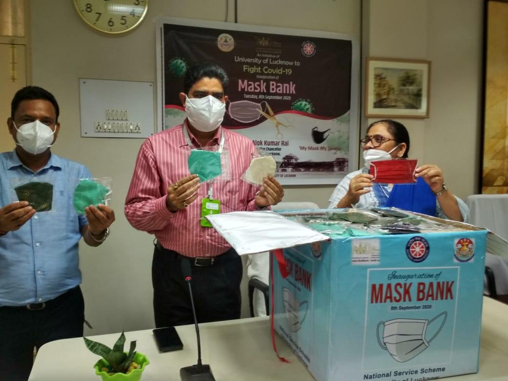 lkouniv's tweet photo. .@profalokkumar inaugurates #UniversityOfLucknow's #MaskBank, an initiative of the LU chapter of National Service Scheme, with Dr. Rakesh Dwivedi (Coordinator, NSS) and Prof. Poonam Tandon @dswlkouniv . https://t.co/b9Z2G4K8Al