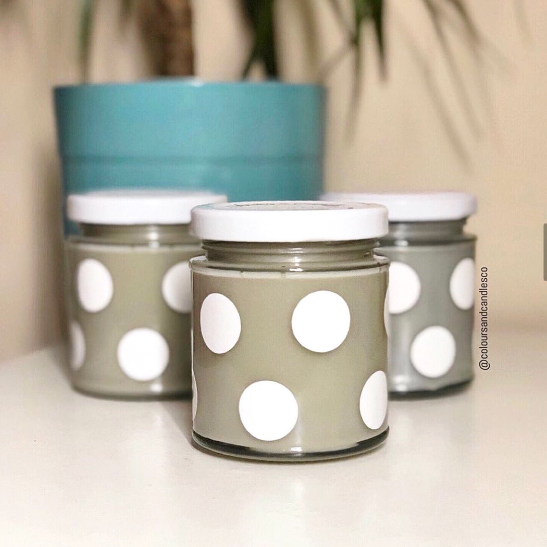 ColoursCandles's tweet photo. Grey and White polka dot candles for your timeline 😍

#candles #candlelover #polkadots #madewithlove #vegancandles https://t.co/IeHOqJWomL