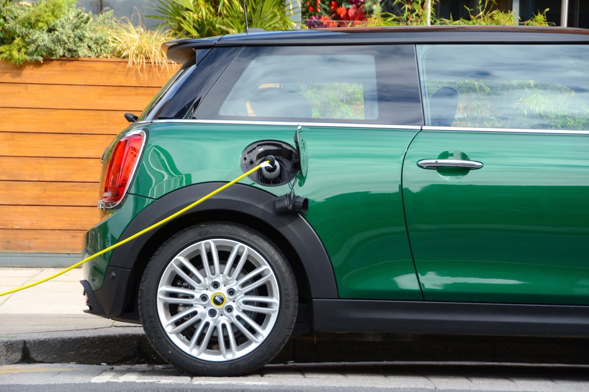 RolecEV's tweet photo. A new survey conducted by @UswitchUK suggests that 12 million drivers are considering the purchase of an electric vehicle 👏⚡ Being far cheaper than diesel and petrol cars to run, we're not surprised that more people are thinking about switching! https://t.co/shEVAribG8 https://t.co/bAZkYMpe98