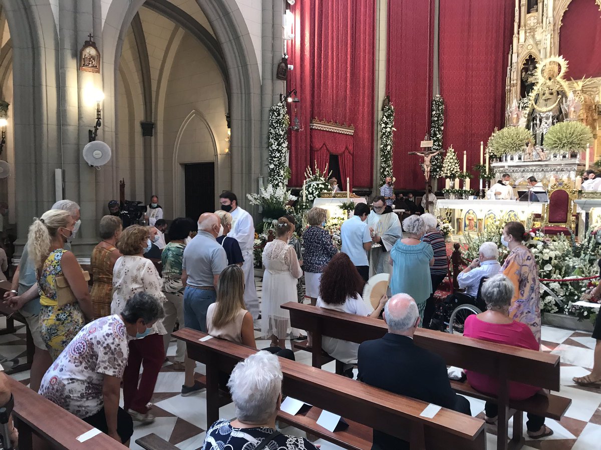 CHIPIONAALDIA's tweet photo. Llega el momento de la Comunión, momento culmen de la Función Solemne en honor a Nuestra Señora de Regla https://t.co/BGPn6KENSK